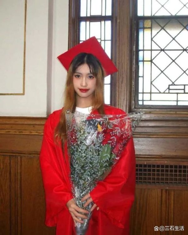 百盛证券 冯小刚女儿高中毕业回国 颜值逆袭 气质如母引发热议