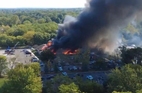 交易鑫优配 美国男子驾车冲入宗教场所，持枪扫射