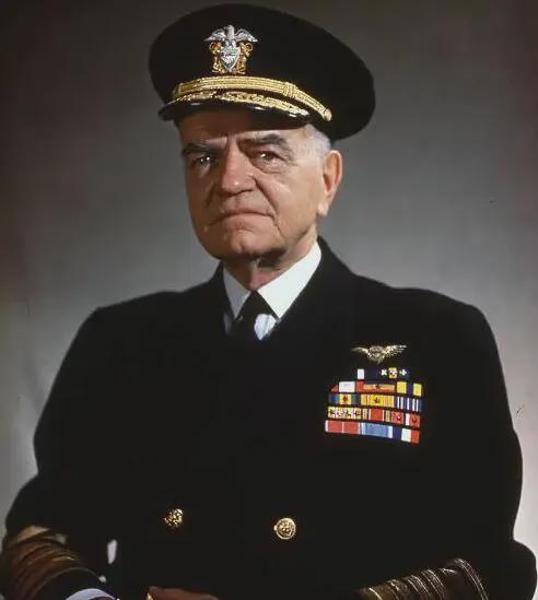 非常谋略 莱特湾海战：二战美军名将哈尔西，真是有勇无谋的“蛮牛”吗